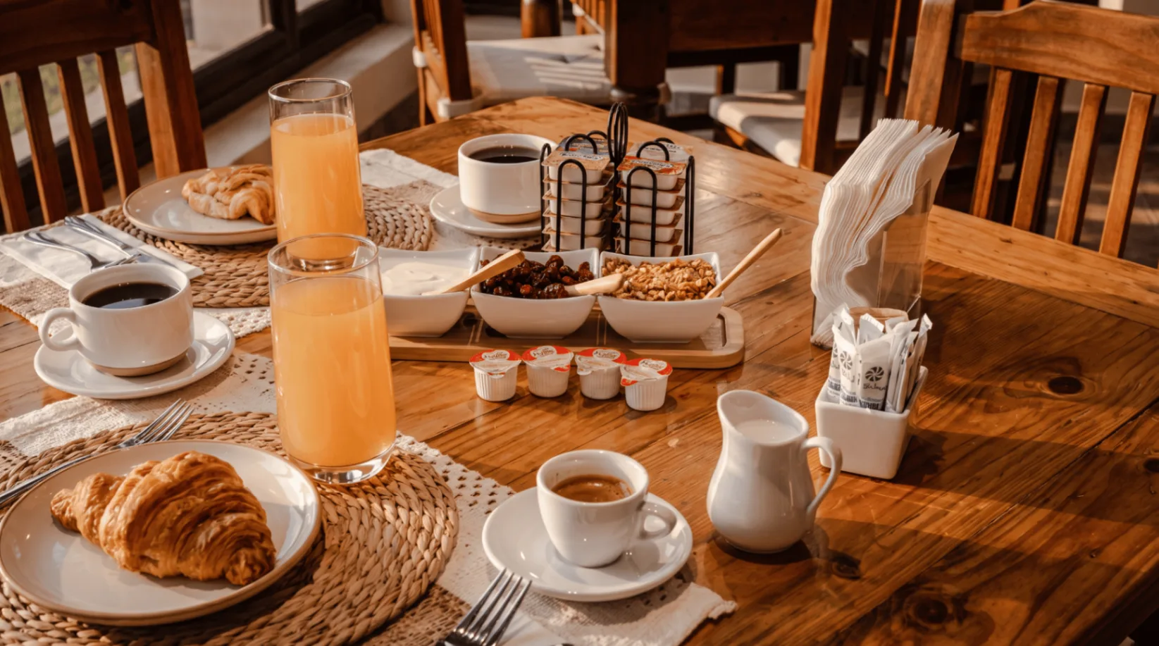 Desayuno pausado en terraza